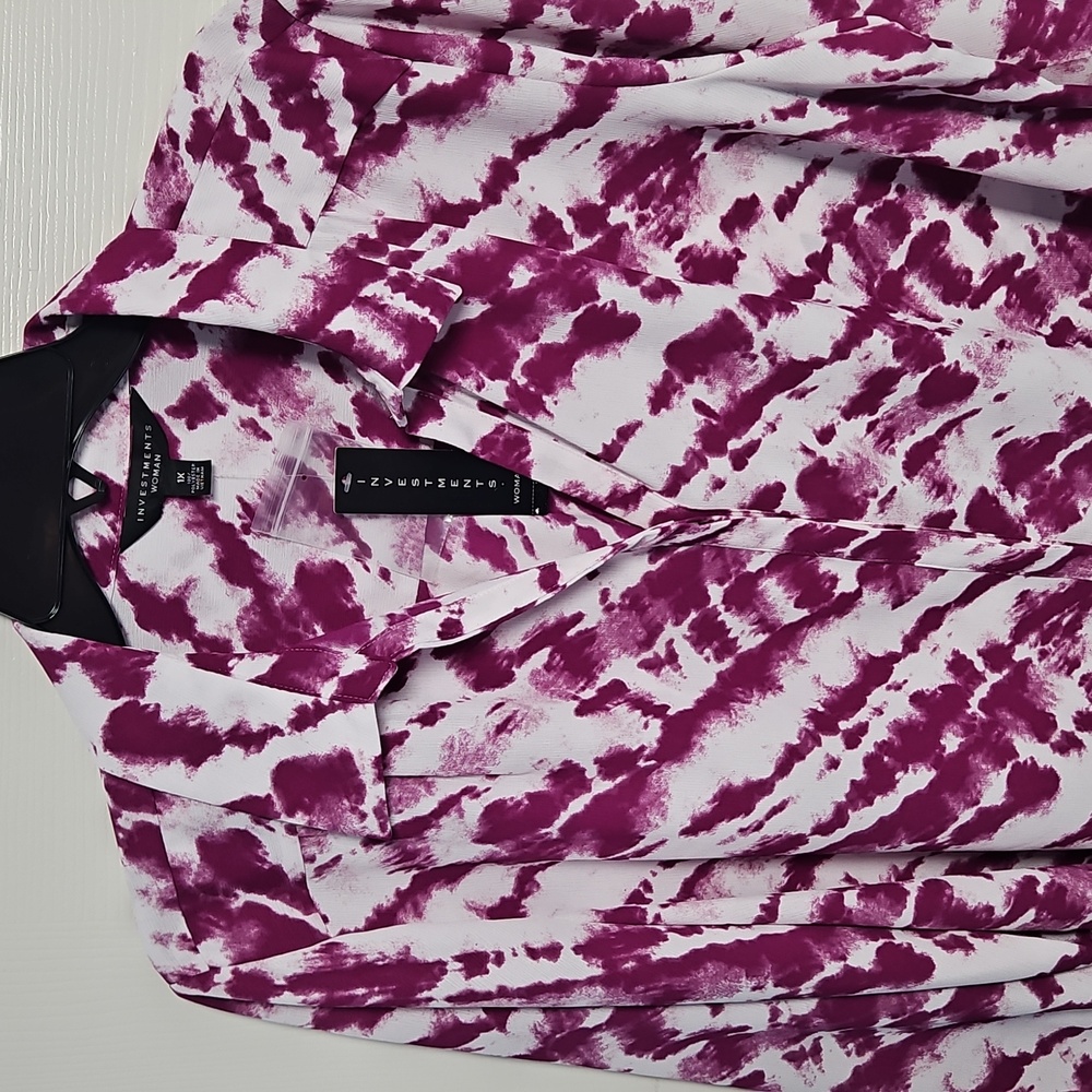 Investments 3/4 Sleeve Collared V-neck Hidden Button Front Top: Tie Dye: 1X - Picture 4 of 14